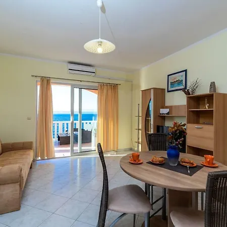 Sea Lady Villa *