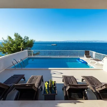 Sea Lady Villa *